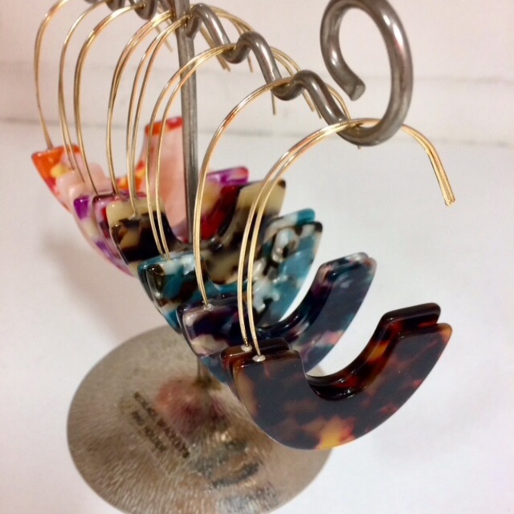 8 pairs of earrings